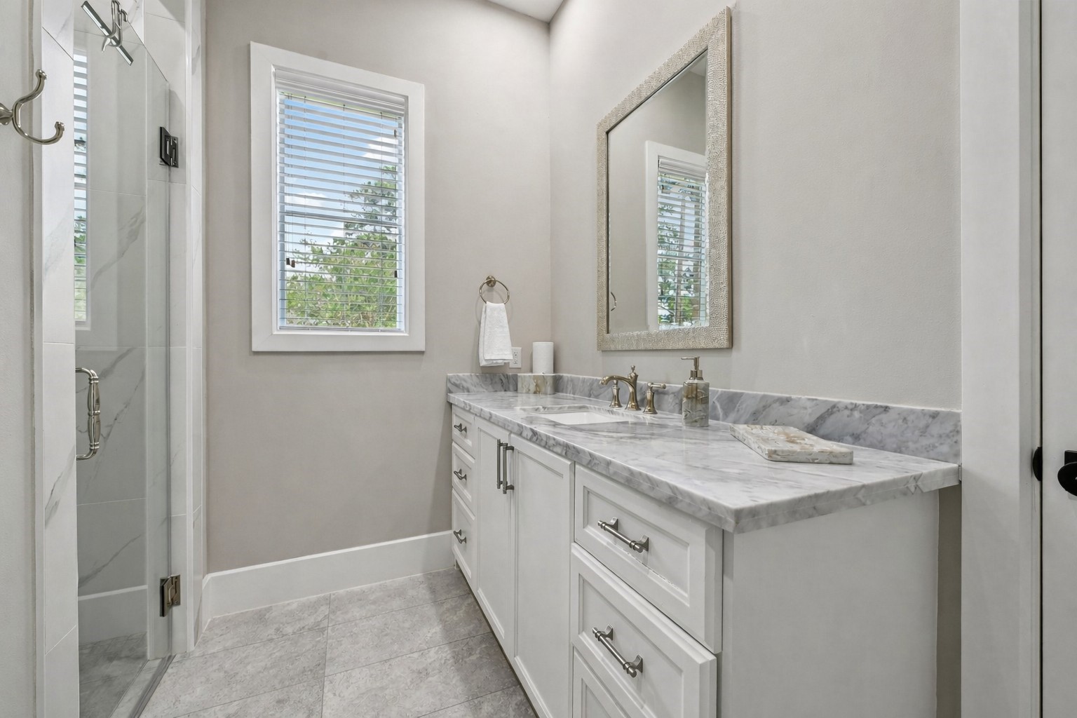 13927 Perthshire Road Houston, TX 77079 - Photo 27 of 48