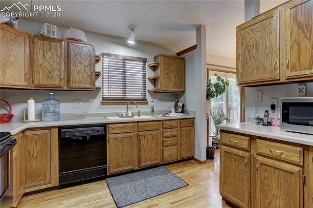 5235 Farm Ridge Place Colorado Springs, CO 80917 - Photo 13 of 39
