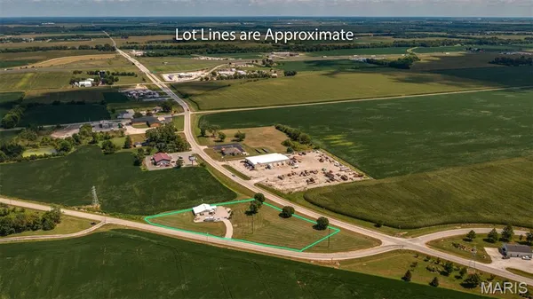 $225,000 | 20447 Old Rte 66, Staunton, IL 62088