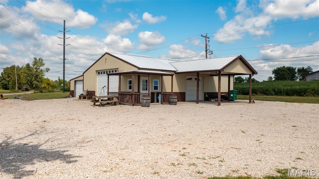 20447 Old Rte 66 Staunton, IL 62088 - Photo 4 of 9