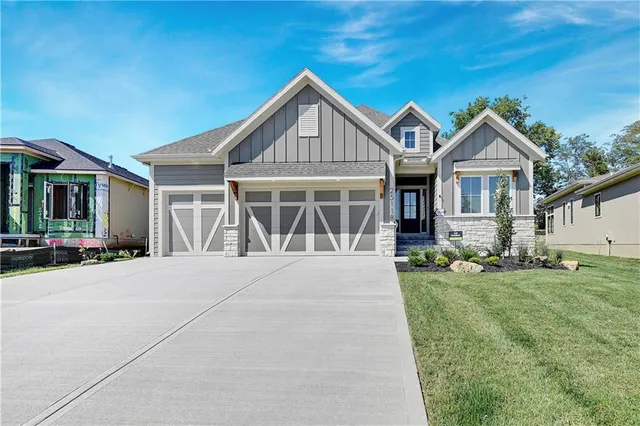 $910,453 | 22092 West 94th Terrace, Lenexa, KS 66220