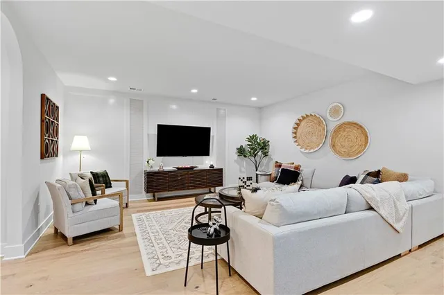 $910,453 | 22092 West 94th Terrace, Lenexa, KS 66220