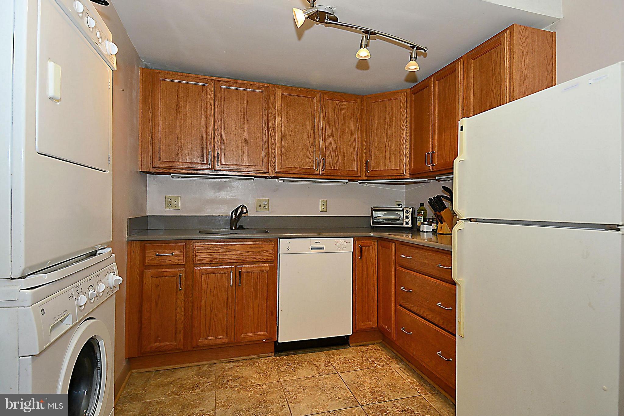 8704 Manchester Road, Unit 5 Silver Spring, MD 20901 - Photo 8 of 17 Kitchen