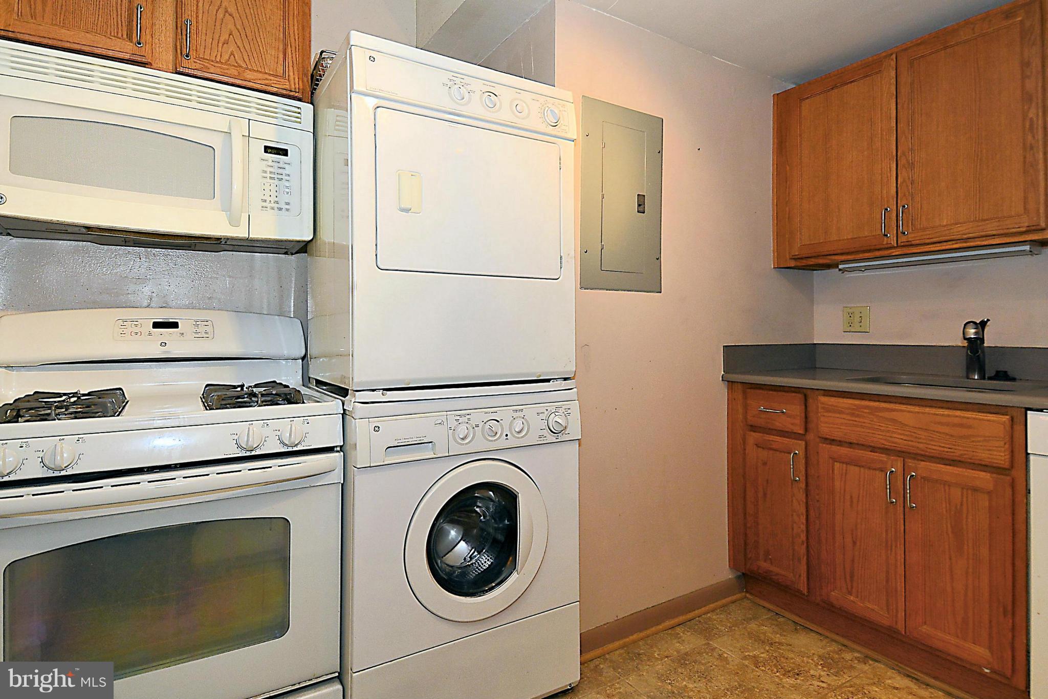 8704 Manchester Road, Unit 5 Silver Spring, MD 20901 - Photo 9 of 17 Kitchen