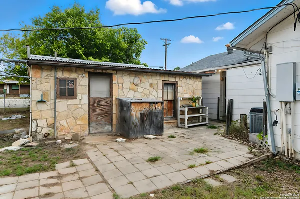 $249,000 | 1221 Mesquite Street, Blanco, TX 78606
