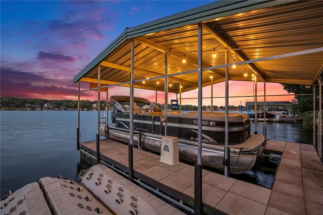 $1,825,000 | 326 South Shore Drive, Lake Winnebago, MO 64034