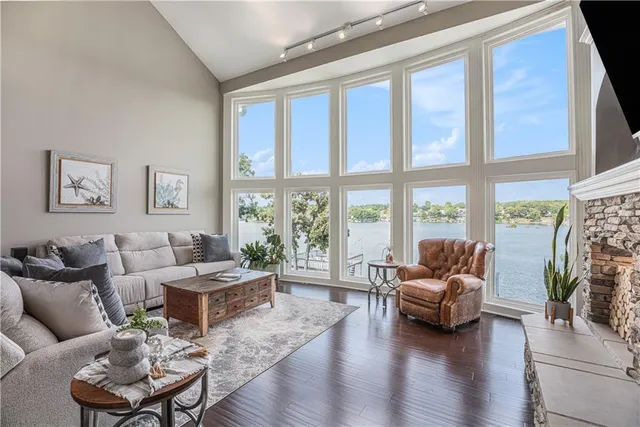 $1,825,000 | 326 South Shore Drive, Lake Winnebago, MO 64034