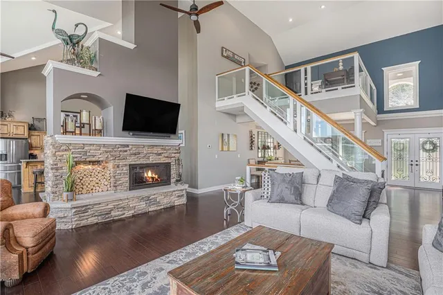 $1,825,000 | 326 South Shore Drive, Lake Winnebago, MO 64034