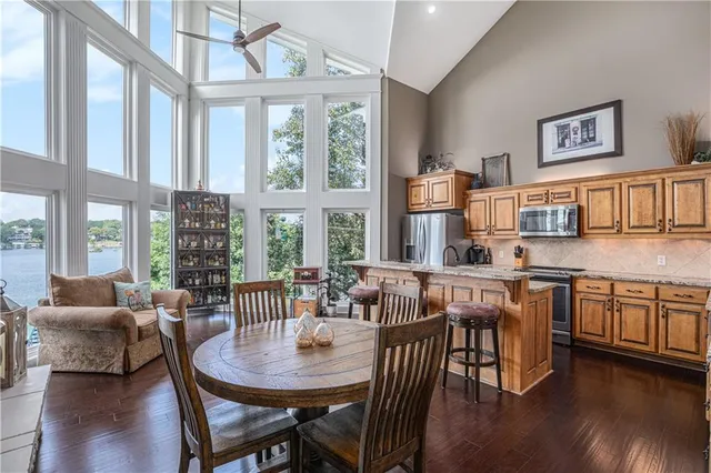 $1,825,000 | 326 South Shore Drive, Lake Winnebago, MO 64034