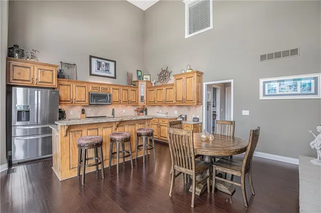 $1,825,000 | 326 South Shore Drive, Lake Winnebago, MO 64034