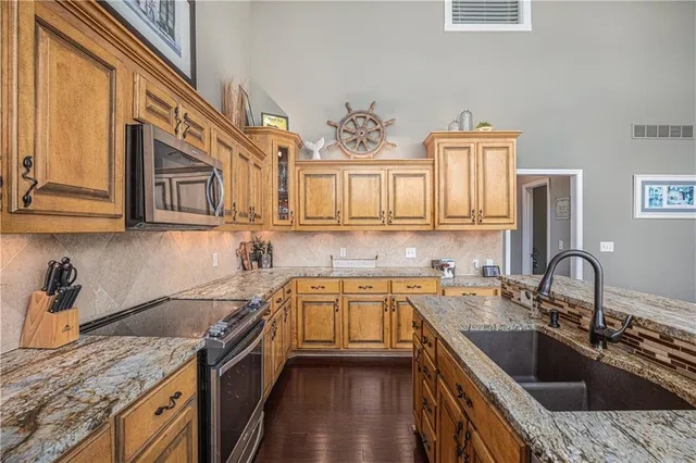 $1,825,000 | 326 South Shore Drive, Lake Winnebago, MO 64034