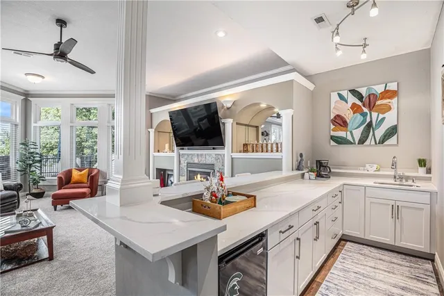 $1,825,000 | 326 South Shore Drive, Lake Winnebago, MO 64034