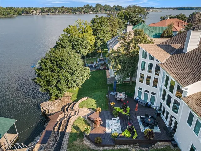 $1,825,000 | 326 South Shore Drive, Lake Winnebago, MO 64034