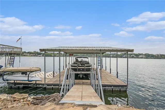 $1,825,000 | 326 South Shore Drive, Lake Winnebago, MO 64034