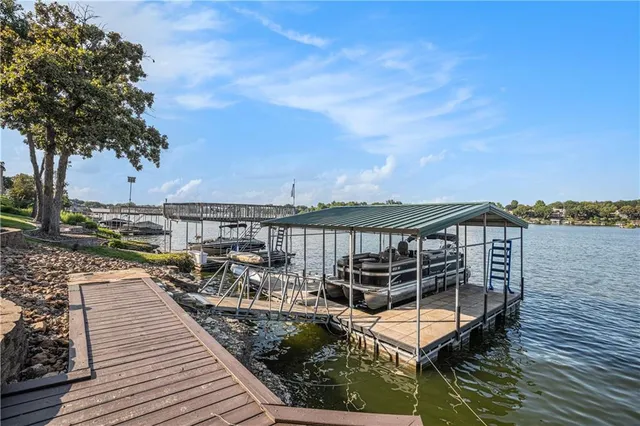 $1,825,000 | 326 South Shore Drive, Lake Winnebago, MO 64034