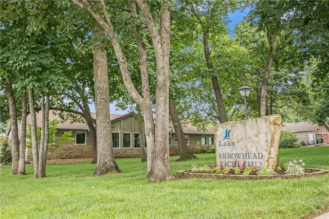 $1,825,000 | 326 South Shore Drive, Lake Winnebago, MO 64034