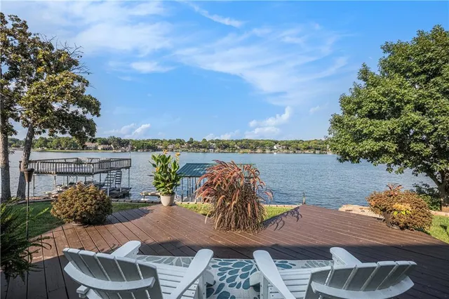 $1,825,000 | 326 South Shore Drive, Lake Winnebago, MO 64034