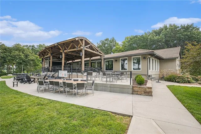 $1,825,000 | 326 South Shore Drive, Lake Winnebago, MO 64034