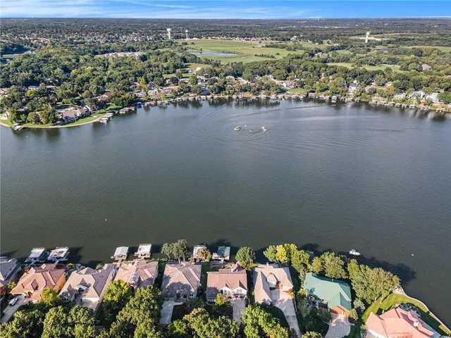 $1,825,000 | 326 South Shore Drive, Lake Winnebago, MO 64034