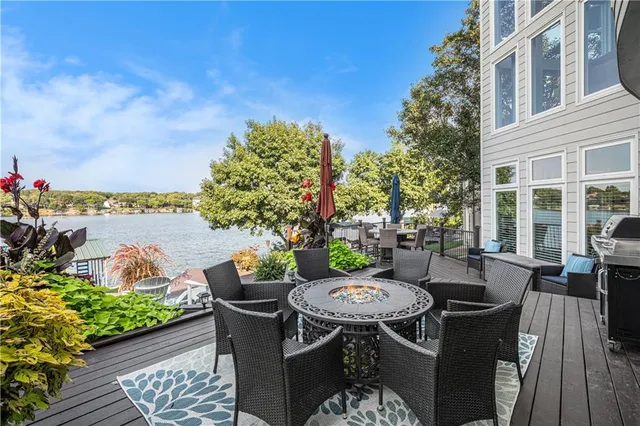 $1,825,000 | 326 South Shore Drive, Lake Winnebago, MO 64034