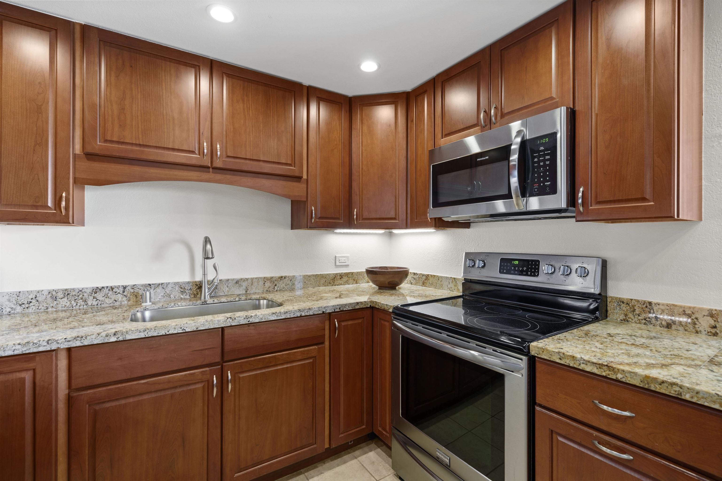 3445 Lower Honoapiilani Road, Unit 204 Lahaina, HI 96761 - Photo 18 of 43 Gallery Image 18