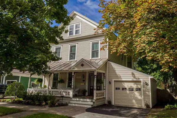 $2,400 | 137 Lake Avenue, Saratoga Springs, NY 12866