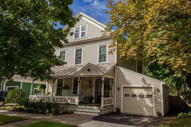 $2,400 | 137 Lake Avenue, Saratoga Springs, NY 12866