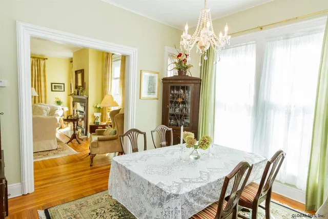 $2,400 | 137 Lake Avenue, Saratoga Springs, NY 12866