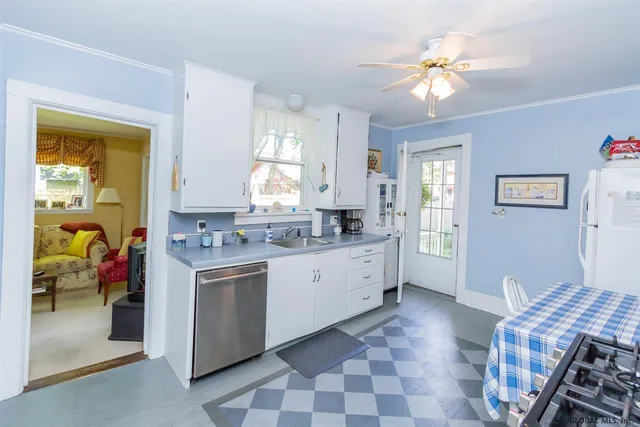 $2,400 | 137 Lake Avenue, Saratoga Springs, NY 12866