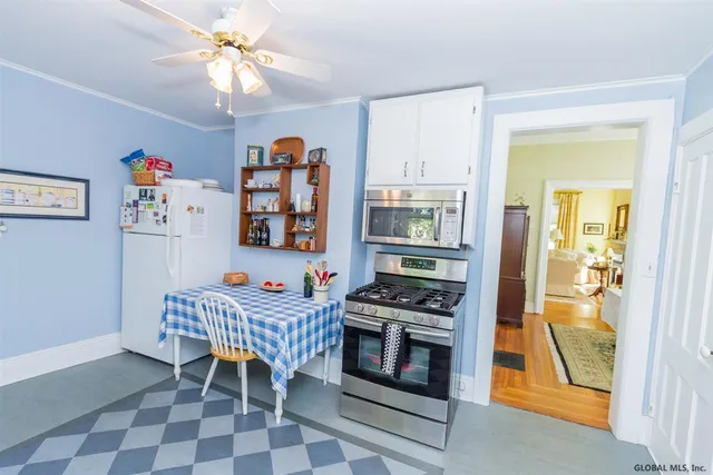 $2,400 | 137 Lake Avenue, Saratoga Springs, NY 12866