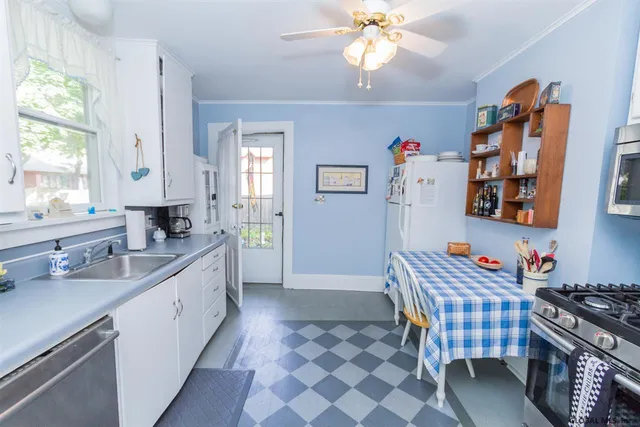 $2,400 | 137 Lake Avenue, Saratoga Springs, NY 12866