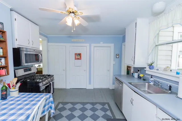 $2,400 | 137 Lake Avenue, Saratoga Springs, NY 12866