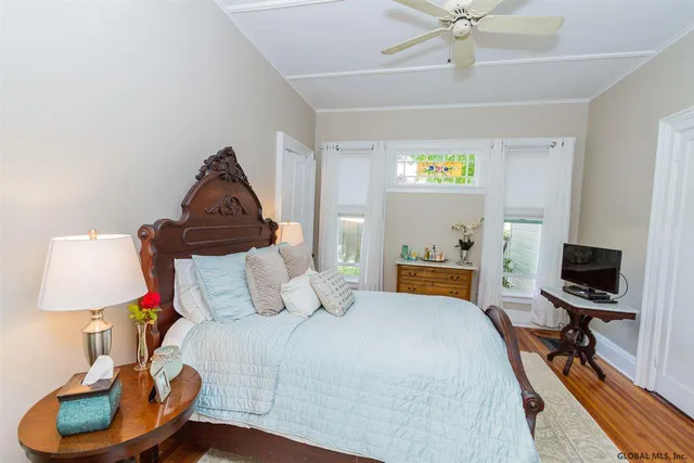 $2,400 | 137 Lake Avenue, Saratoga Springs, NY 12866