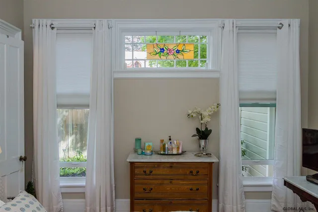 $2,400 | 137 Lake Avenue, Saratoga Springs, NY 12866