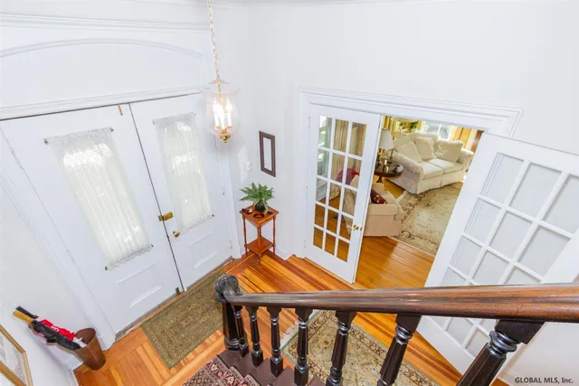 $2,400 | 137 Lake Avenue, Saratoga Springs, NY 12866