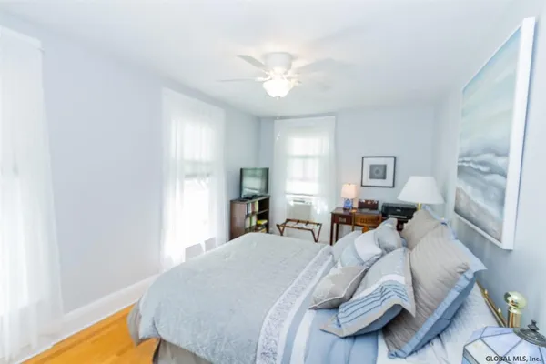 $2,400 | 137 Lake Avenue, Saratoga Springs, NY 12866