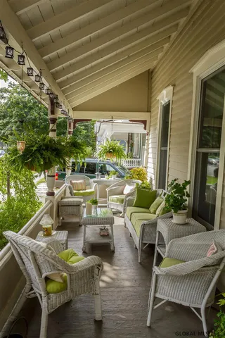 $2,400 | 137 Lake Avenue, Saratoga Springs, NY 12866