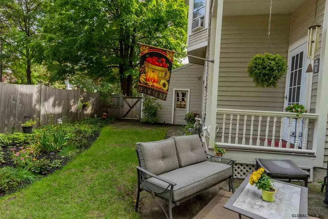 $2,400 | 137 Lake Avenue, Saratoga Springs, NY 12866