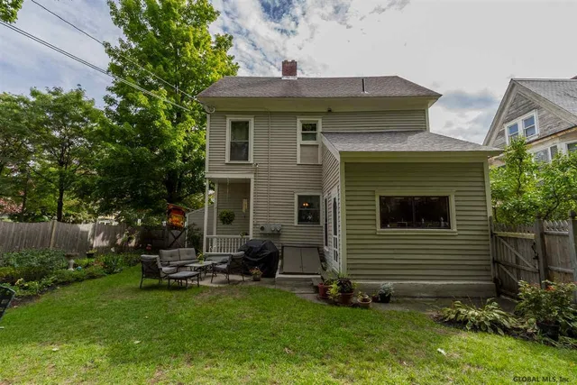 $2,400 | 137 Lake Avenue, Saratoga Springs, NY 12866