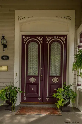 $2,400 | 137 Lake Avenue, Saratoga Springs, NY 12866