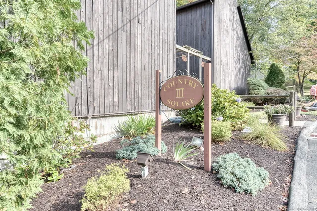 $139,900 | 15 L Country Squire Drive, Unit 15L, Cromwell, CT 06416
