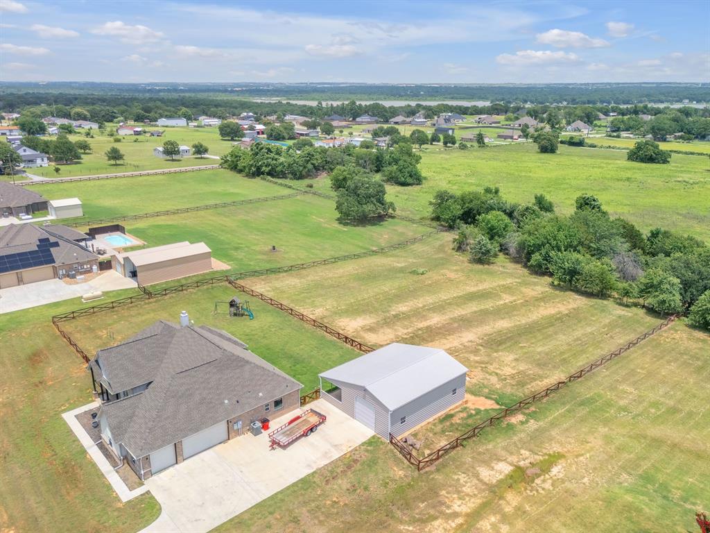 Excellent property with workshop
