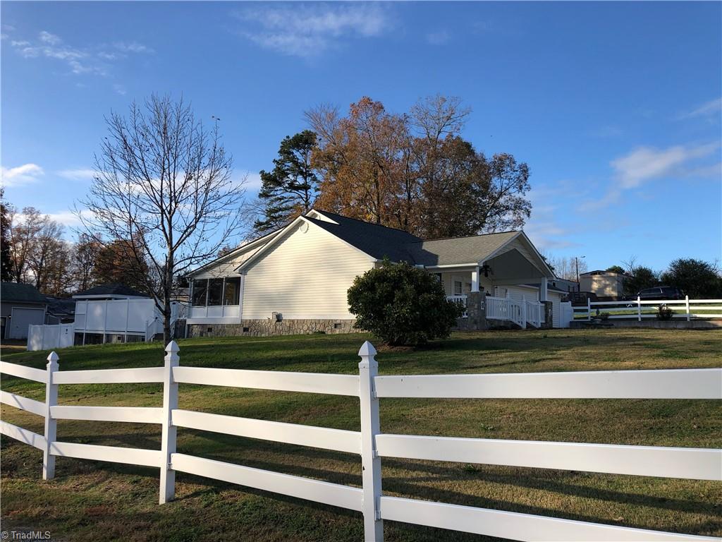 260 Wintbrook Road Thomasville, NC 27360 - Photo 4 of 28 Gallery Image 4