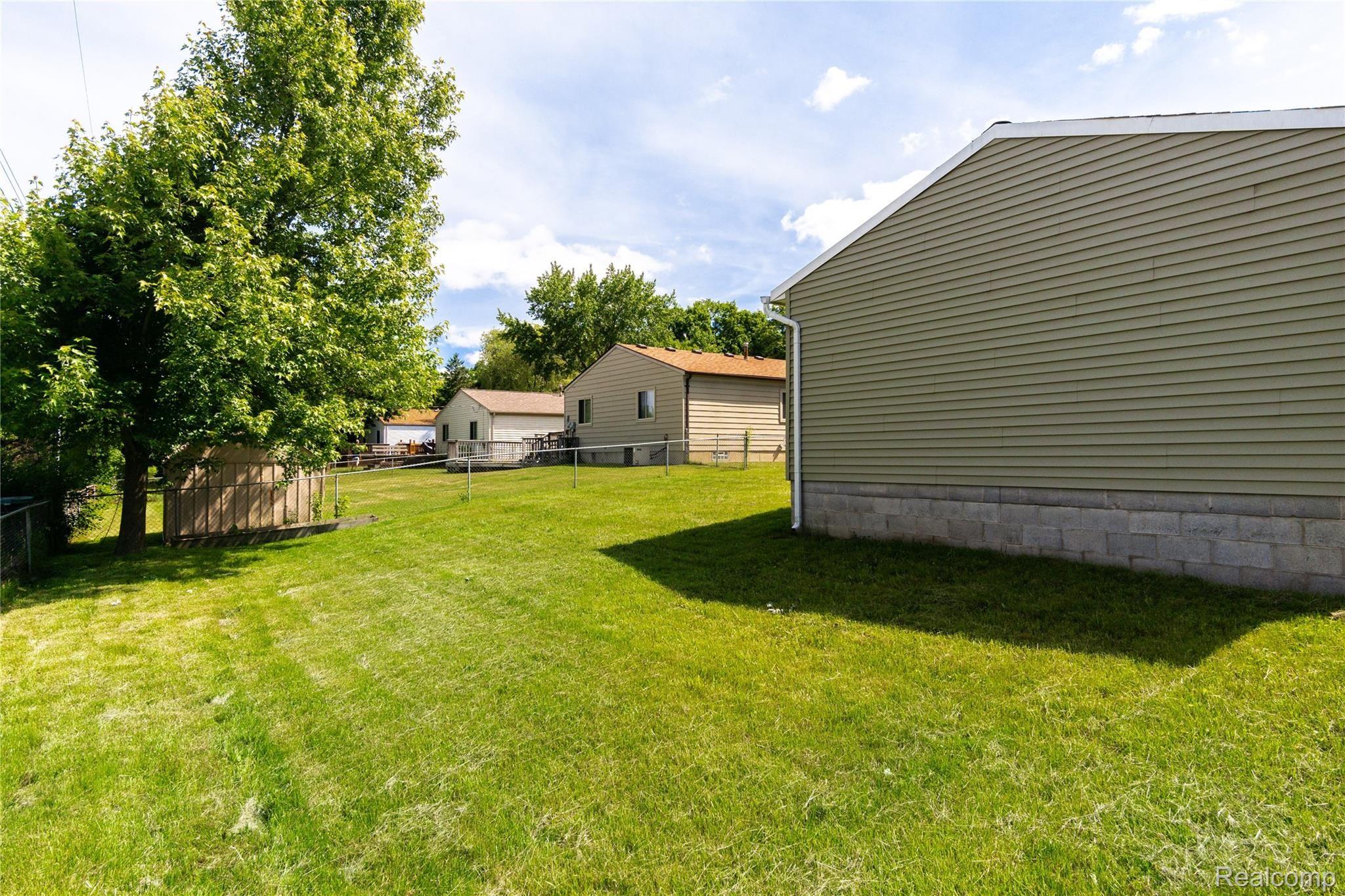 3476 Cone Avenue Rochester, MI 48309 - Photo 53 of 53 Exteriors (12 of 12).jpg
