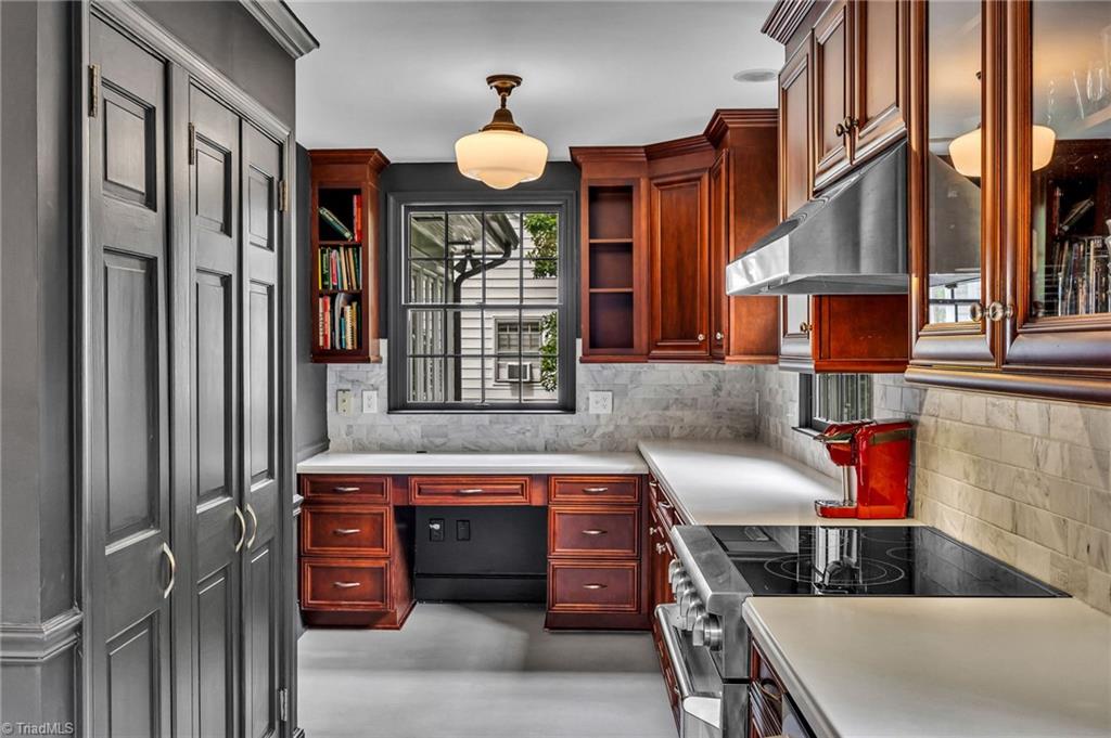 1104 Forest Hill Drive High Point, NC 27262 - Photo 13 of 43