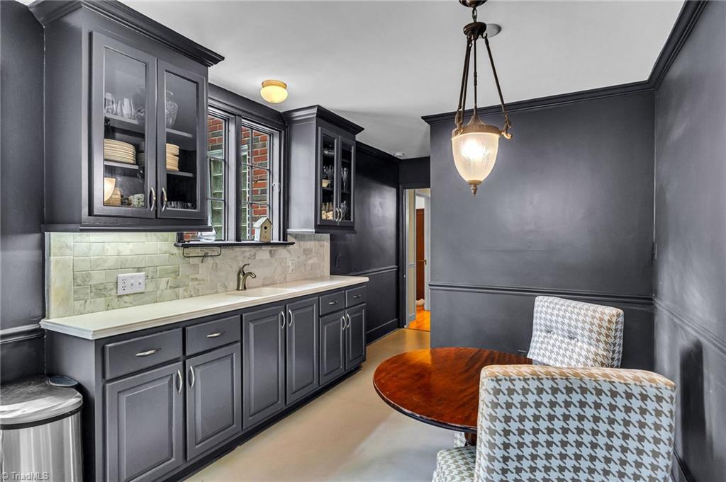 1104 Forest Hill Drive High Point, NC 27262 - Photo 15 of 43