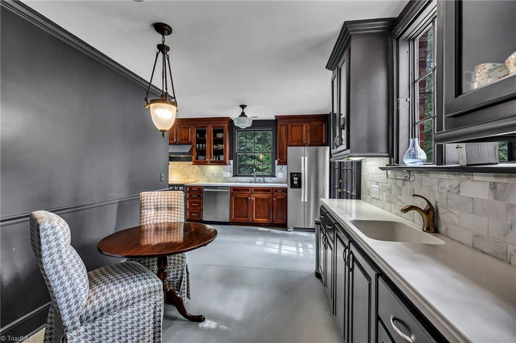 1104 Forest Hill Drive High Point, NC 27262 - Photo 16 of 43