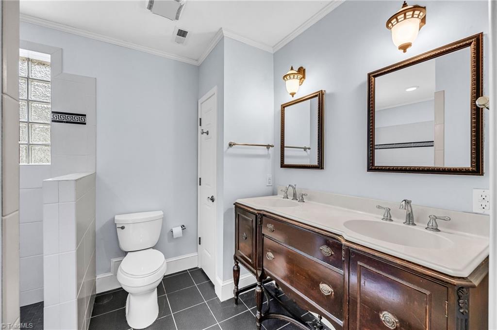 1104 Forest Hill Drive High Point, NC 27262 - Photo 19 of 43