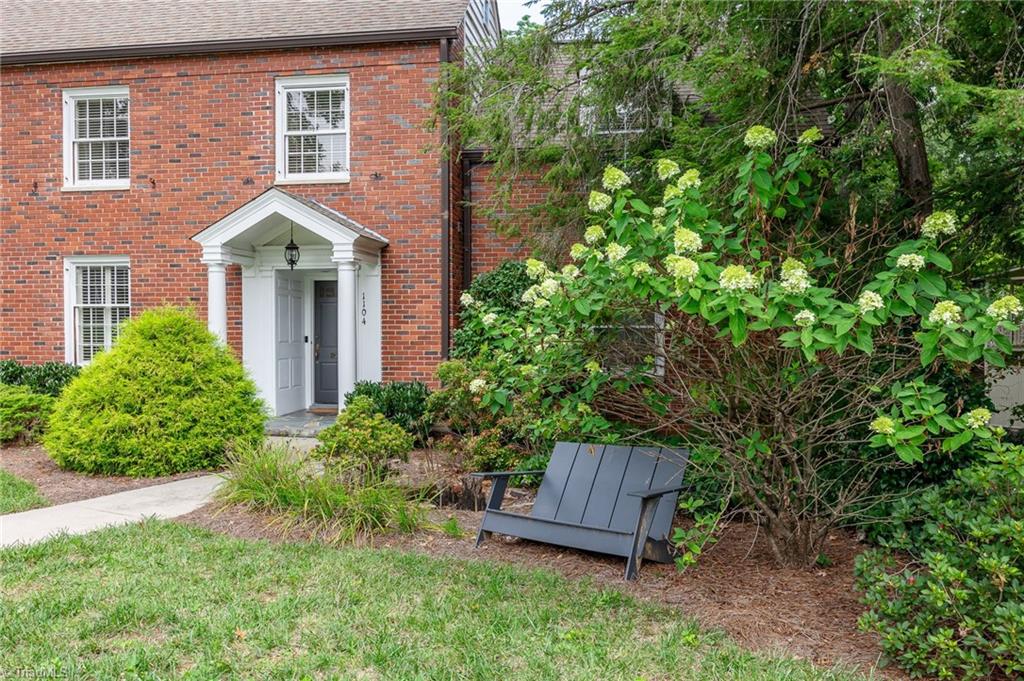 1104 Forest Hill Drive High Point, NC 27262 - Photo 3 of 43
