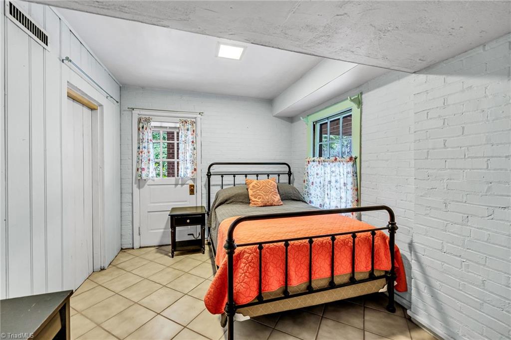 1104 Forest Hill Drive High Point, NC 27262 - Photo 31 of 43